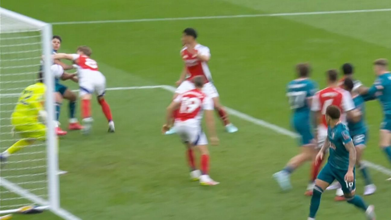 Πρέπει ο νικητής του Evanilson εναντίον της Arsenal να έχει απαγορευτεί για χάντμπολ;