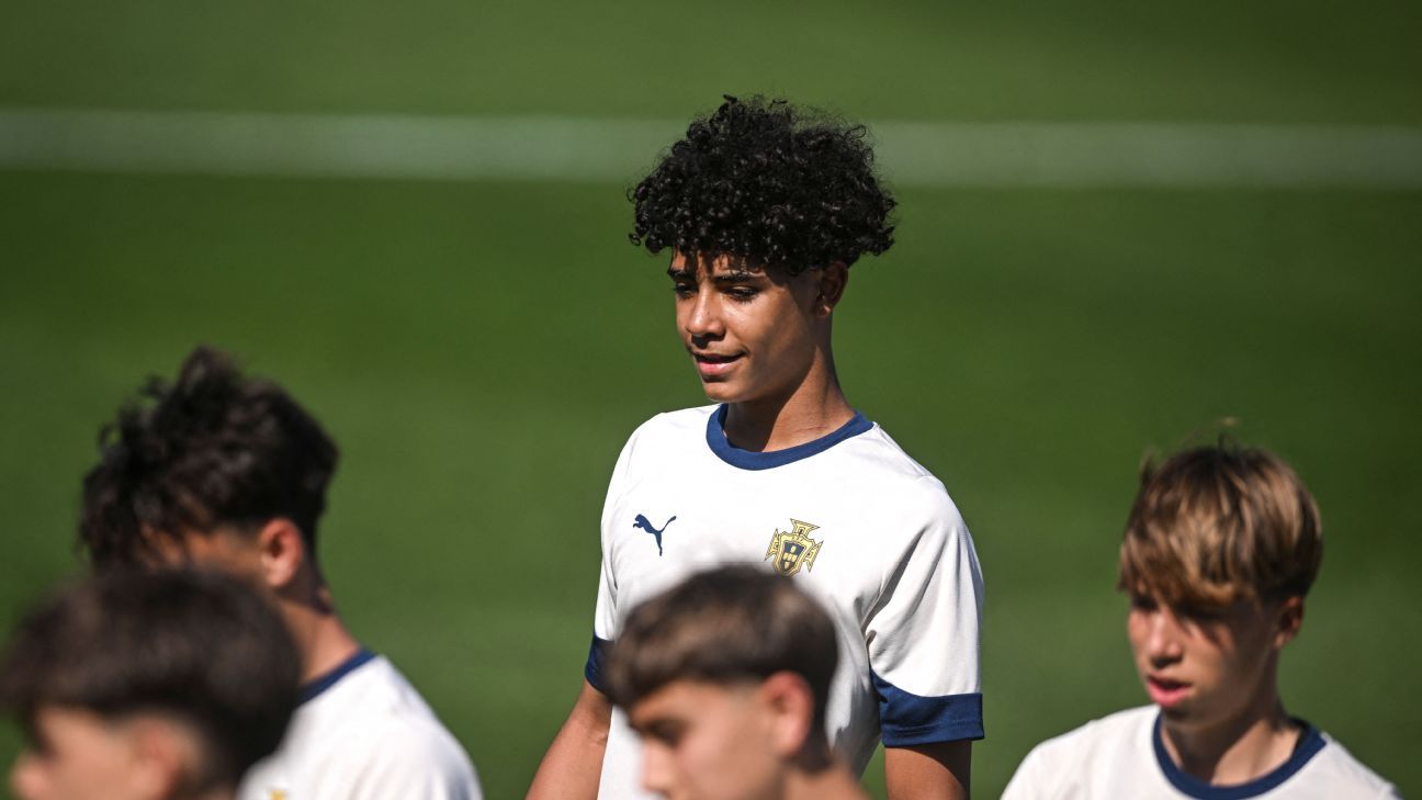 Ο γιος του Cristiano Ronaldo κάνει το ντεμπούτο της Πορτογαλίας U15