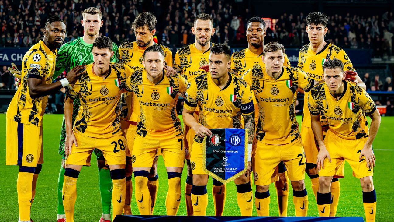 Ο Lone Fan χαιρετάει μετά την ταπείνωση του PSG