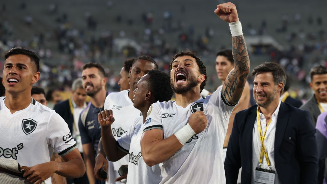 Alex Telles: Botafogo όχι σε εμάς μόνο για να “δείτε τον Mickey”