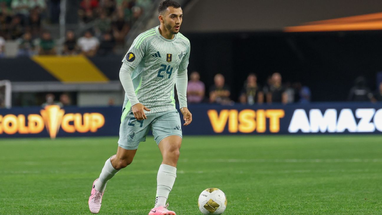 Το chávez του Μεξικού από το χρυσό κύπελλο μετά το σχίσιμο ACL