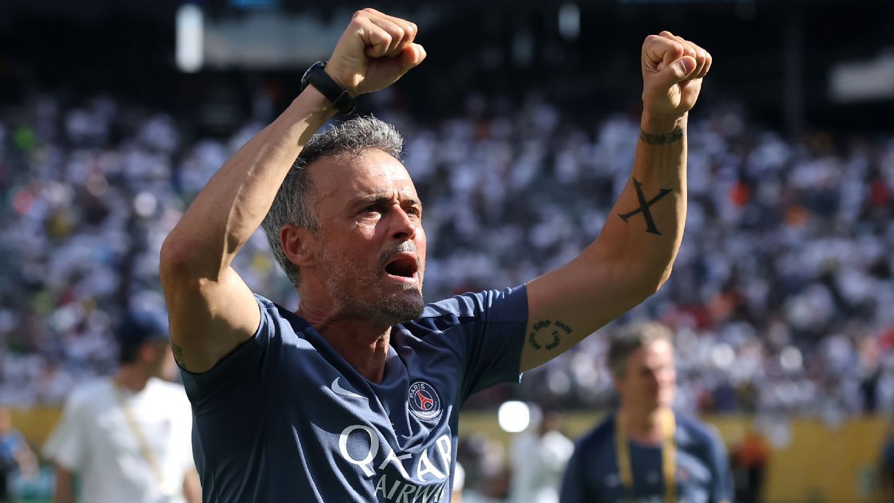 Η ομάδα των αστεριών του PSG Look για την ιστορική σεζόν του PSG