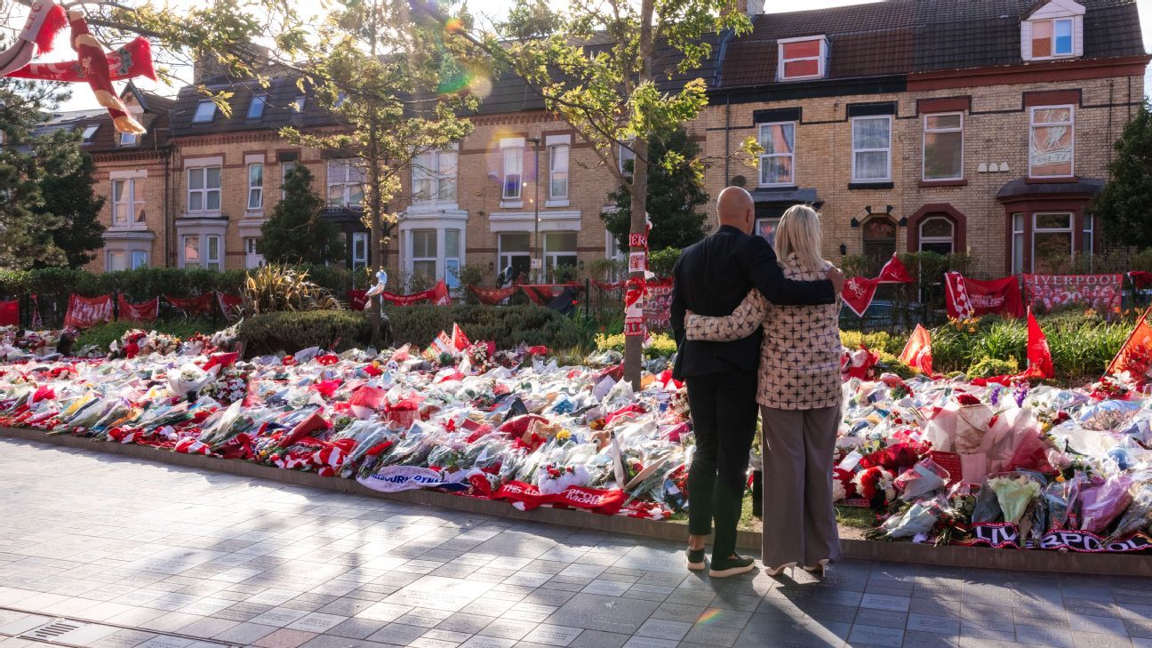 Η υποδοχή αποτίει φόρο τιμής στη Jota πριν από τον αγώνα του Λίβερπουλ