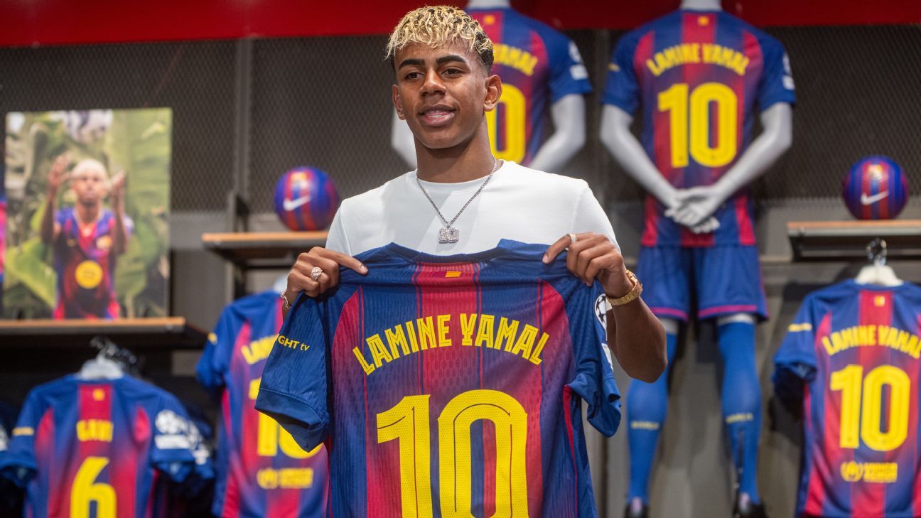 Ο Yamal έδωσε το εικονικό Barça No. 10 Jersey του Messi