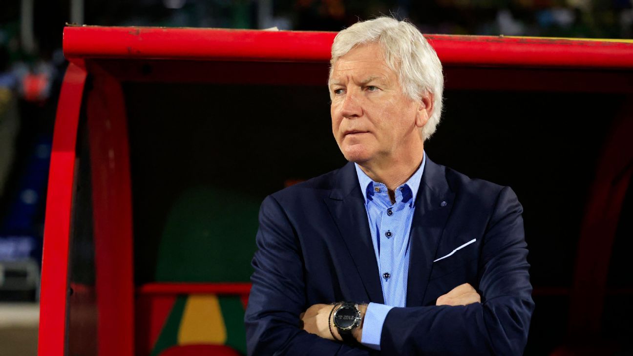 Ο προπονητής του Καμερούν δεν εγκαταλείπει, κατηγορεί το ηλεκτρονικό ταχυδρομείο Hack