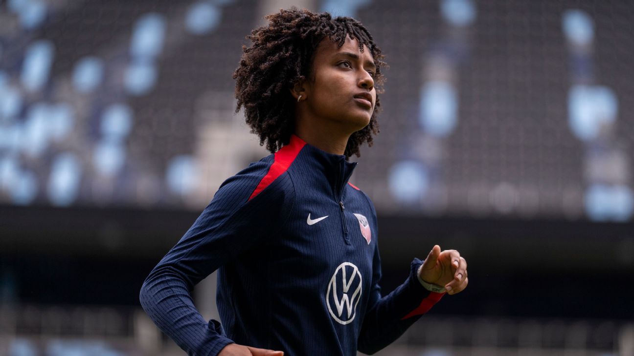 Το Yohannes του USWNT πλησιάζει το Lyonnes