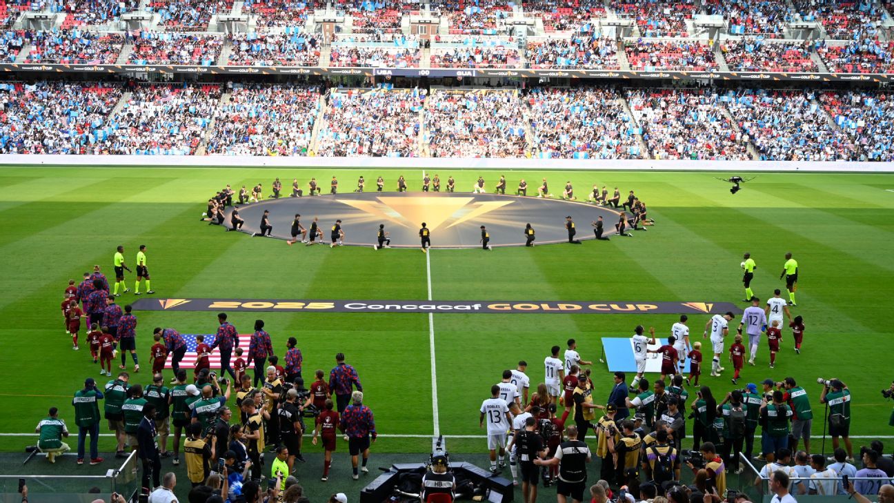 Οι οικοδεσπότες WC μπορούν να σερβίρουν απαγορεύσεις χρυσού φλιτζάνι σε φίλους