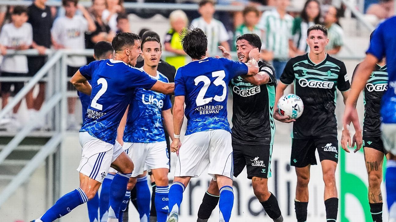 Οι παίκτες αγωνίζονται στο Como, Betis Preseason Friendly