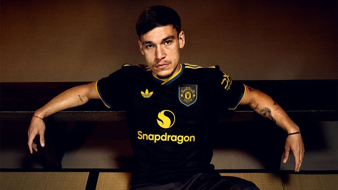 Το 2025-26 της Τρίτης Τζέρσεϋ του Man United είναι το remake του διαβόητου ‘Cantona Kung Fu Kit’