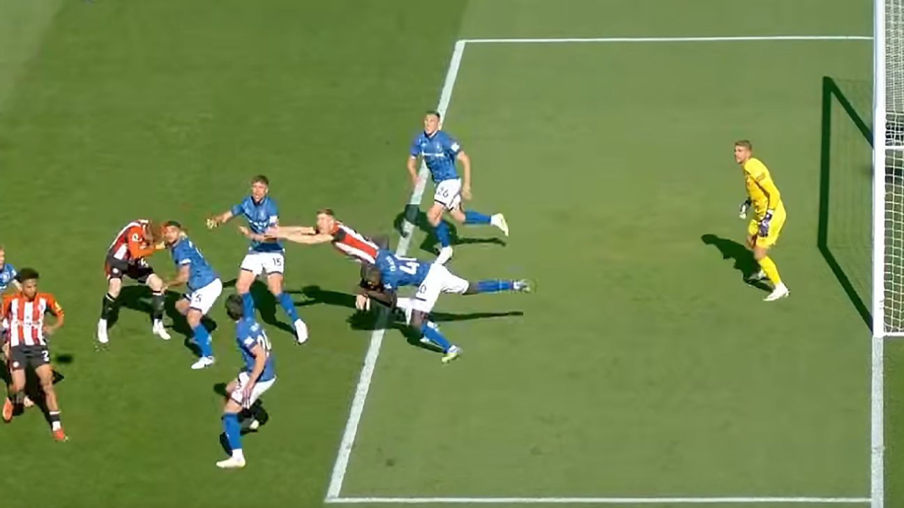 Τι νέο υπάρχει στην Premier League: War On Holding, Νέος κανόνας τερματοφύλακα, Refcam, περισσότερα