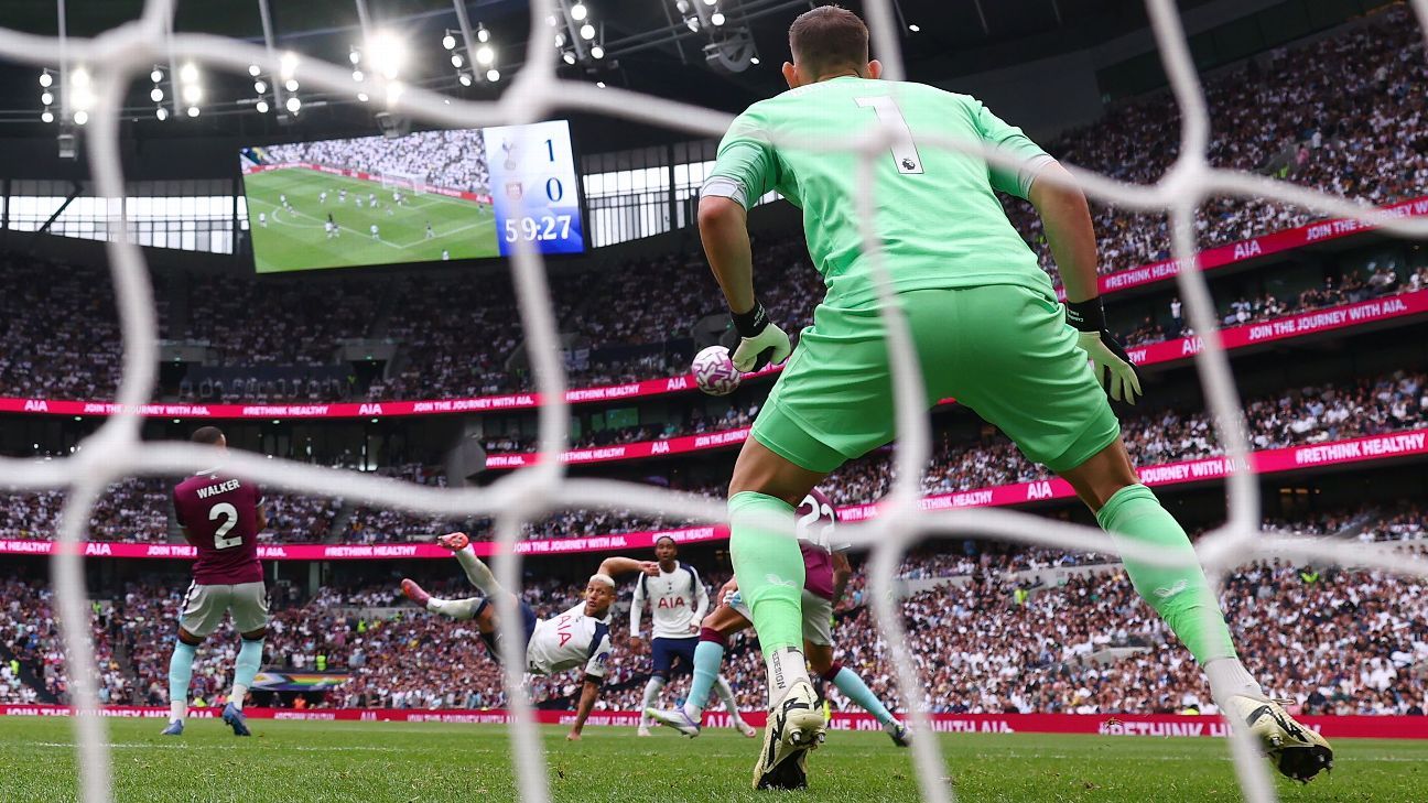 Ο Φρανκ χαιρετά τον Richarlison μετά από αναισθητοποιητικό ψαλίδι