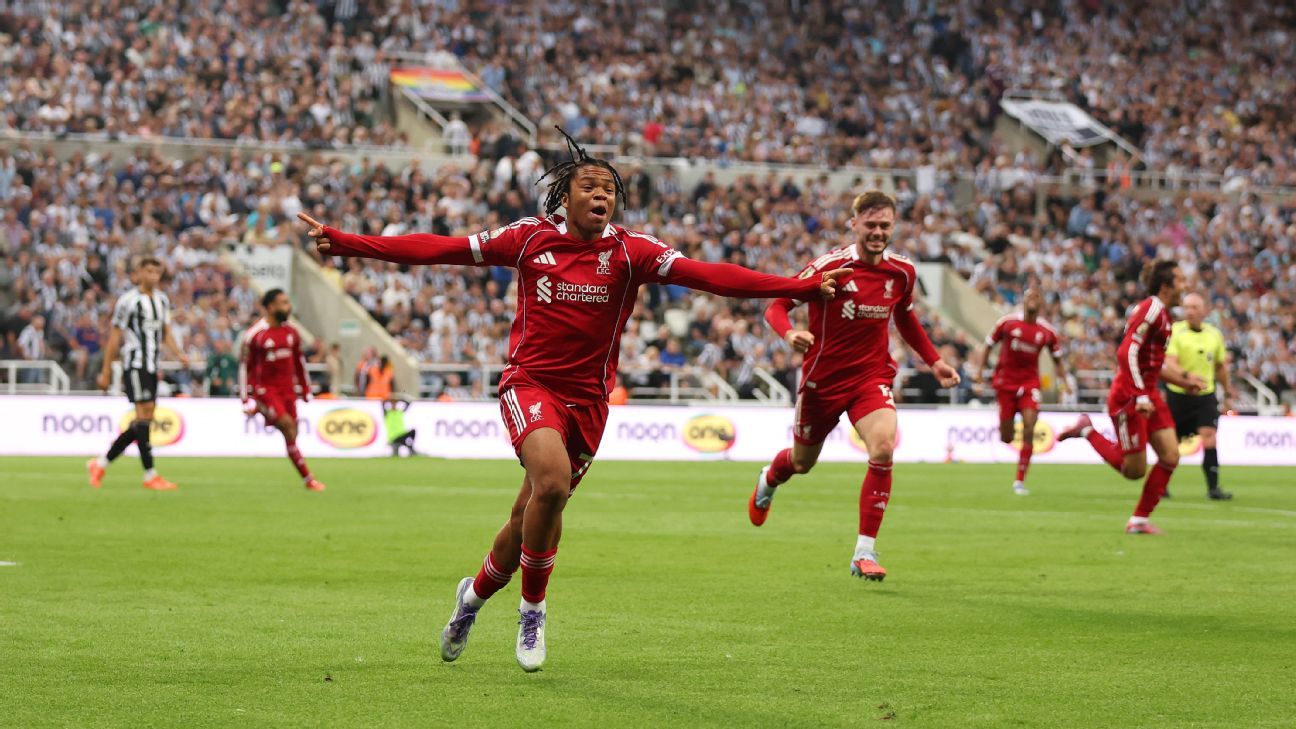 Ο Van Dijk χαιρετά το «Dream Dream» του 16yo Ngumoha