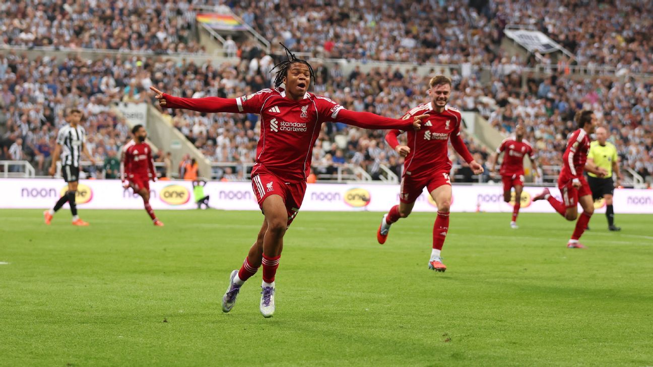 Στην Premier League Classic, ο Ngumoha μιλάει για την πόλη μπροστά από τον Isak