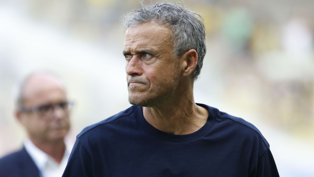 Luis Enrique Κατάγματα Κλέβον σε σύγκρουση ποδηλασίας