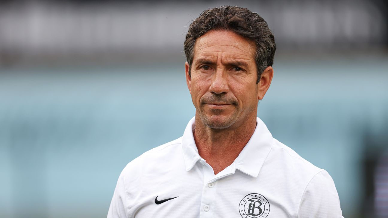 Ο προπονητής της Bay FC Montoya φεύγει στο τέλος της σεζόν