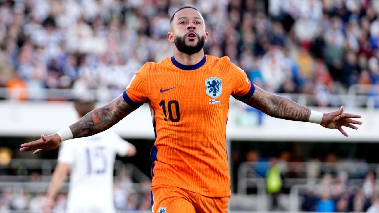 Depay αργά για ολλανδικό στρατόπεδο μετά το κλαπεί το διαβατήριο