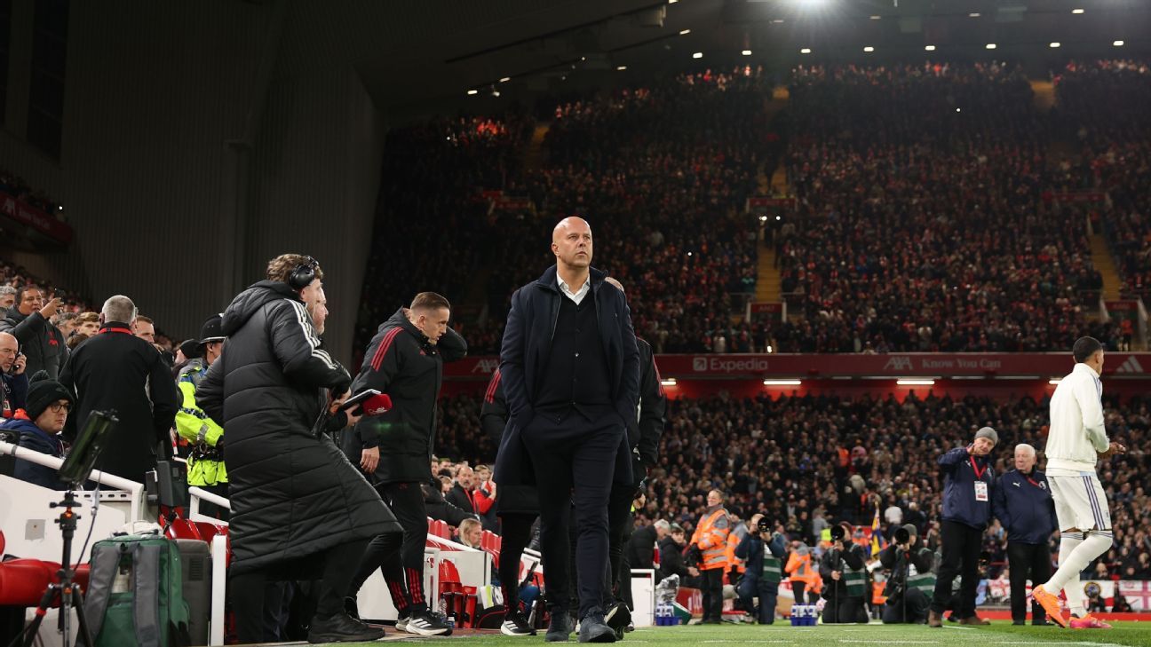 Ο κόσμος του Raucous Anfield υποστηρίζει τον Slot καθώς η Λίβερπουλ επιστρέφει στη φόρμα