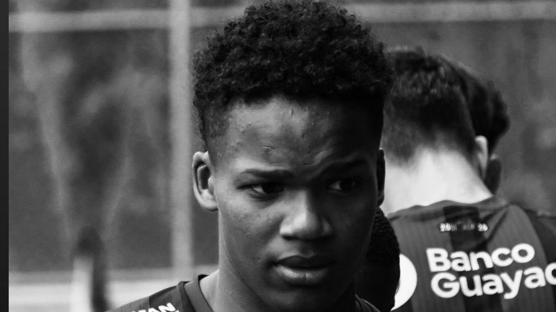 Παίκτης του Ισημερινού κλαμπ, 16, σκοτώθηκε από αδέσποτη σφαίρα