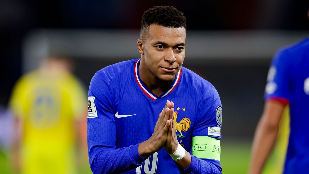 Ο Mbappé επικεντρώθηκε επίσης σε έναν ακόμη θρίαμβο της Γαλλίας στο Παγκόσμιο Κύπελλο για να σταθεί στα 400 γκολ