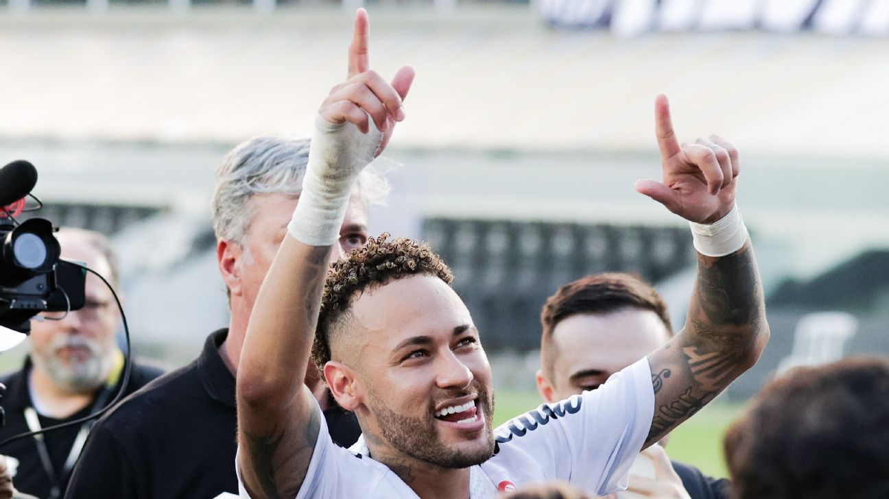 Ο Νεϊμάρ βοηθά τον Σάντος να μείνει όρθιος και μετά η επέμβαση στο γόνατο