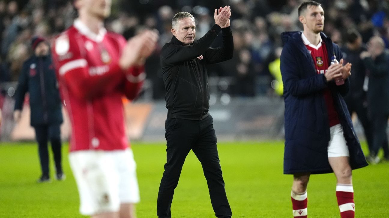 Το αφεντικό της Ρέξαμ υπερασπίζεται τον τερματοφύλακα μετά από γκάφα του ντέρμπι