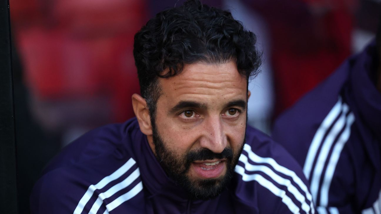 Ο Ρούμπεν Αμορίμ απολύθηκε από προπονητής της Μάντσεστερ Γιουνάιτεντ