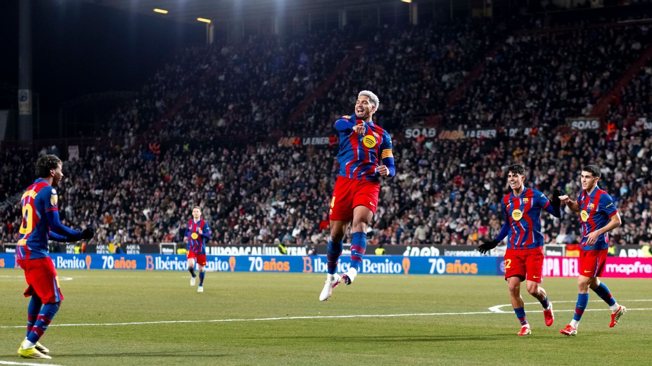 Ο Araujo αγκαλιάζει τον Flick μετά το γκολ σε “βήμα προς βήμα” επιστροφή