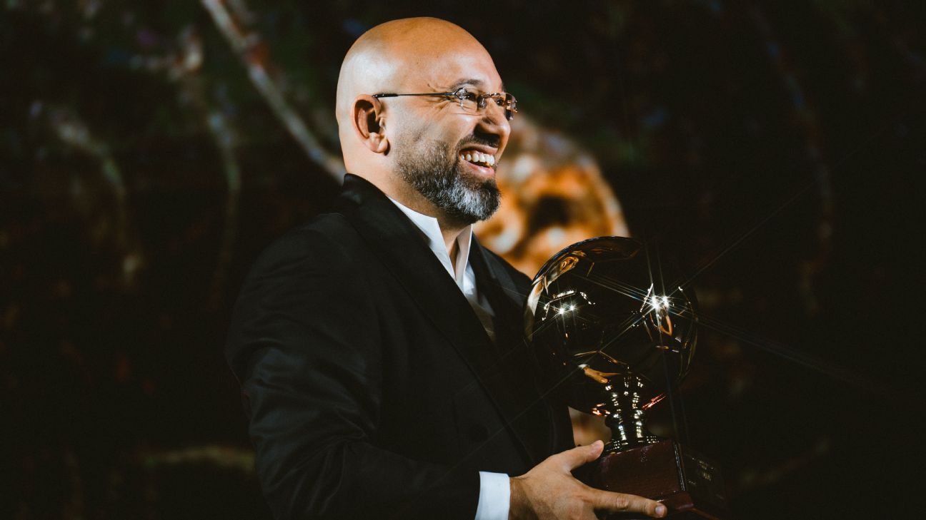 Ο νεότερος υπερπράκτορας του ποδοσφαίρου κάνει τα πράγματα διαφορετικά — και θέλει να το ξέρετε