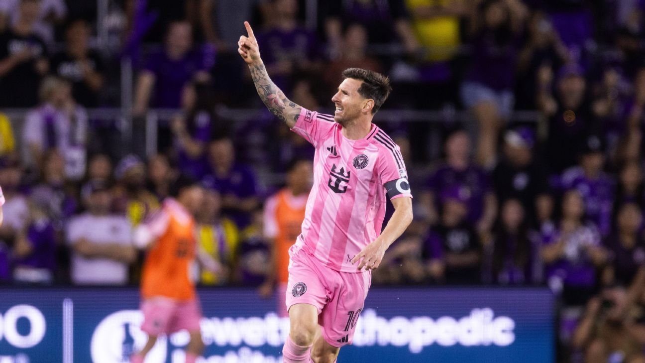 Ο-προπονητής-του-Μαϊάμι-χαιρετίζει-τον-Μέσι-καθώς-πλησιάζει-τα-900-γκολ