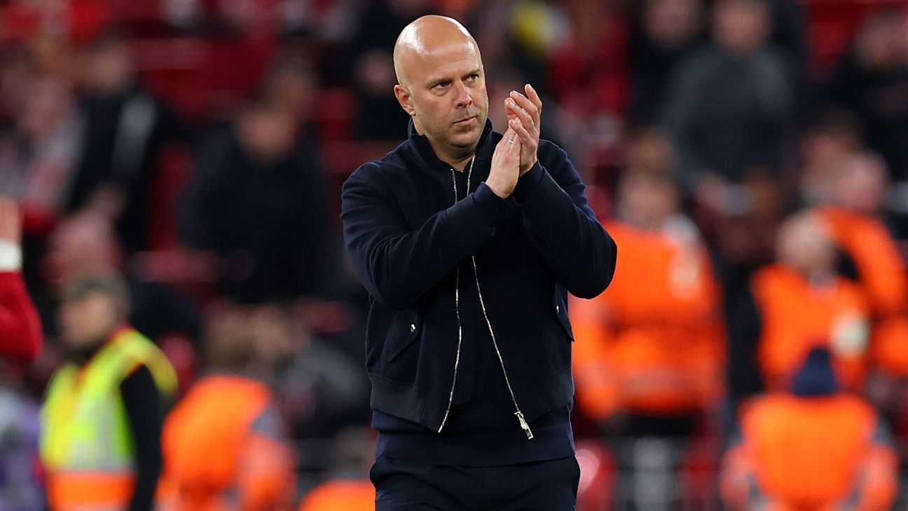 Ο κουλοχέρης χαιρετίζει την ασίστ των οπαδών για τη «σχεδόν τέλεια» Λίβερπουλ