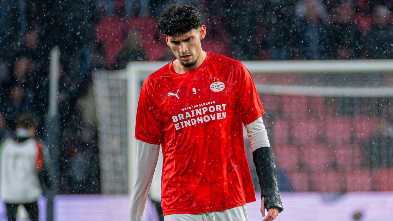 Η Φούλαμ του Αμερικανού επιθετικού Πέπι αποχωρεί τώρα, λέει η PSV