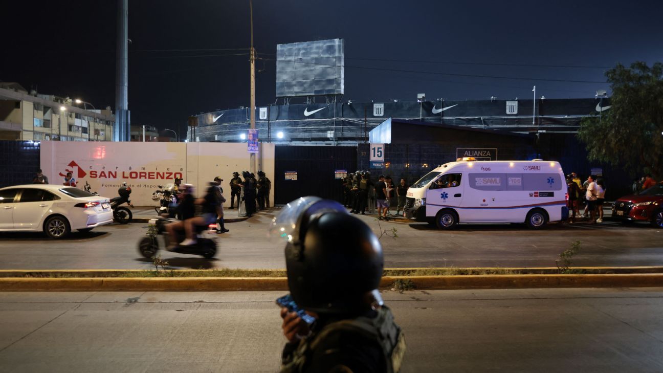 Τουλάχιστον 1 νεκρός και 60 τραυματίες σε συντριβή οπαδών ποδοσφαίρου στο Περού