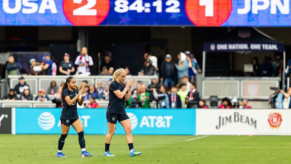 Το-uswnt-κορυφώνεται-στο-γρασίδι-του-wc-στο-lumen