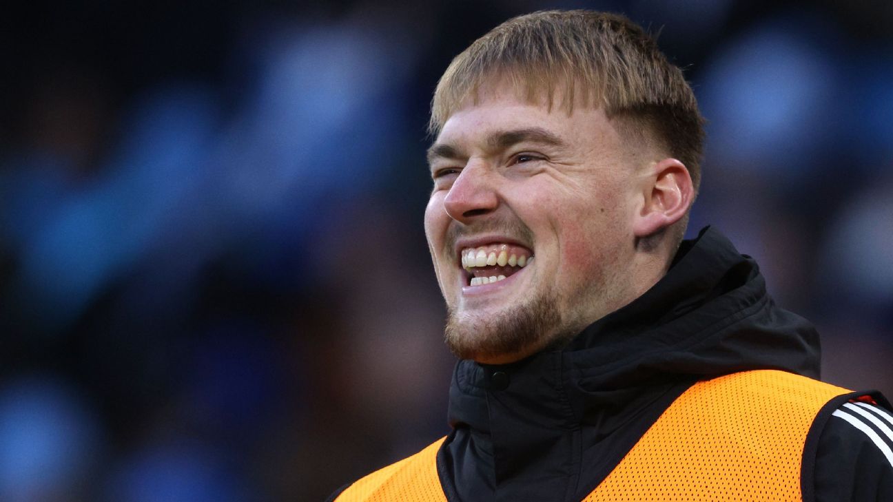 Ο τερματοφύλακας του Έξετερ σκοράρει, προωθώντας την Κάρντιφ